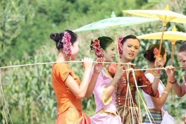 天上月圆人间团圆中秋有什么习俗,中秋除了吃月饼还有什么习俗