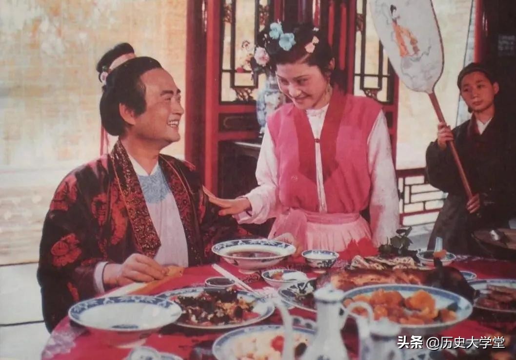 红楼梦是以哪四大家族兴衰为背景,红楼梦中四大家族兴衰史