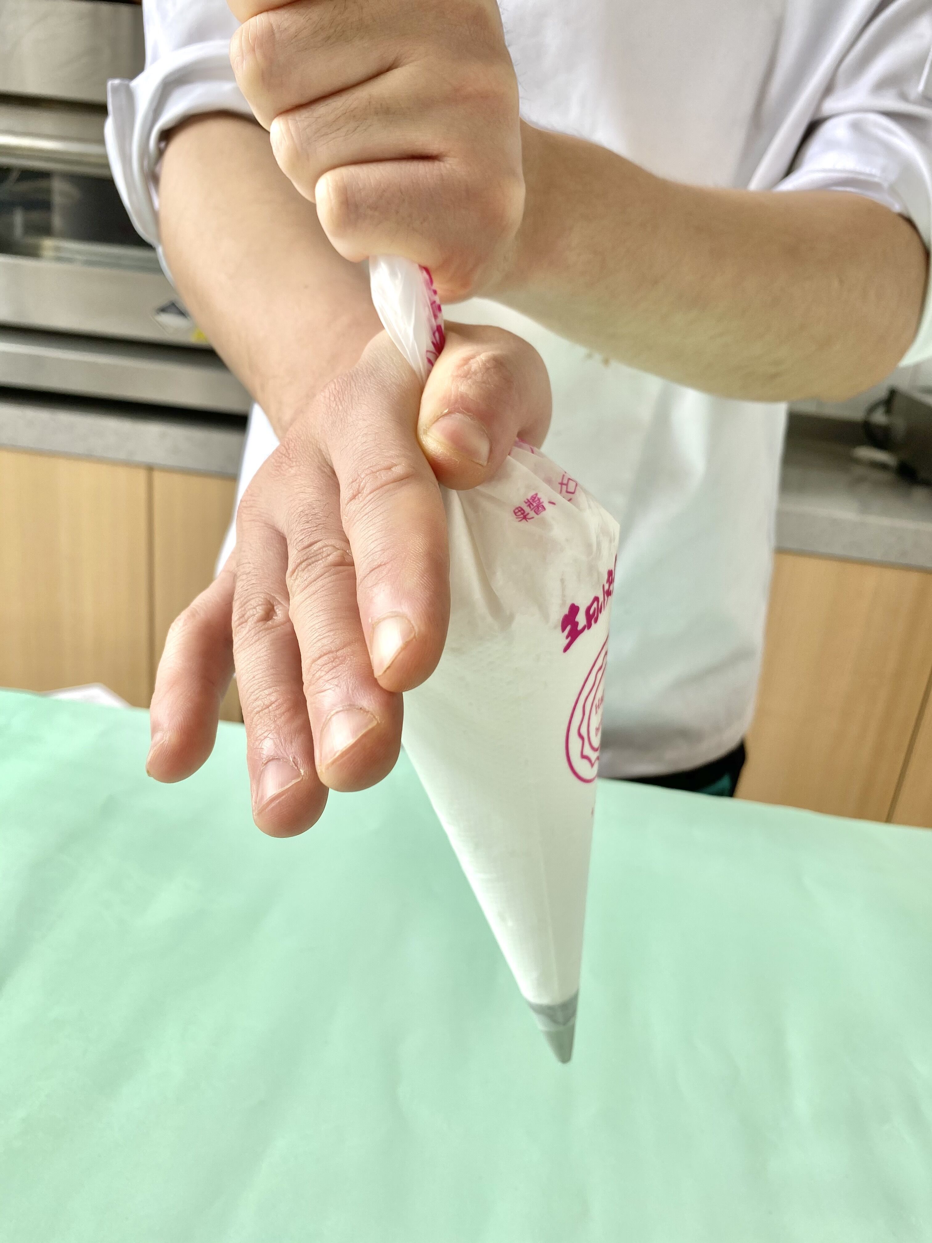 动物奶油裱花基础知识和手法,巧克力蛋糕裱花基础手法