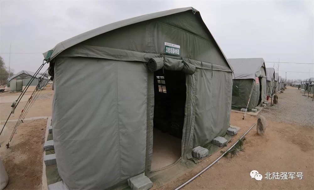 我是*用军**帐篷佩奇！一起来认识我的家族成员吧！