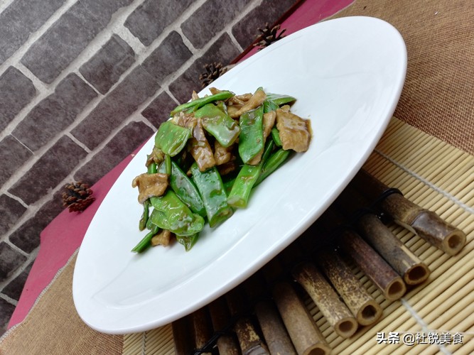 肉片这样处理想不滑嫩都难，芸豆炒肉一道酱香浓郁的家常菜