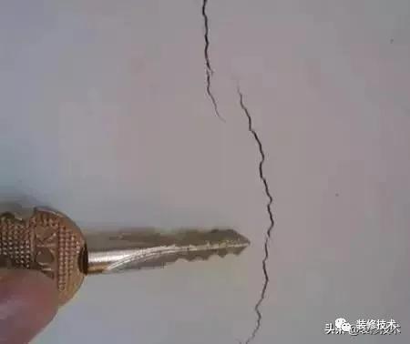 腻子粉起粉发黄脱落是什么原因,刮腻子后起泡脱层是怎么回事