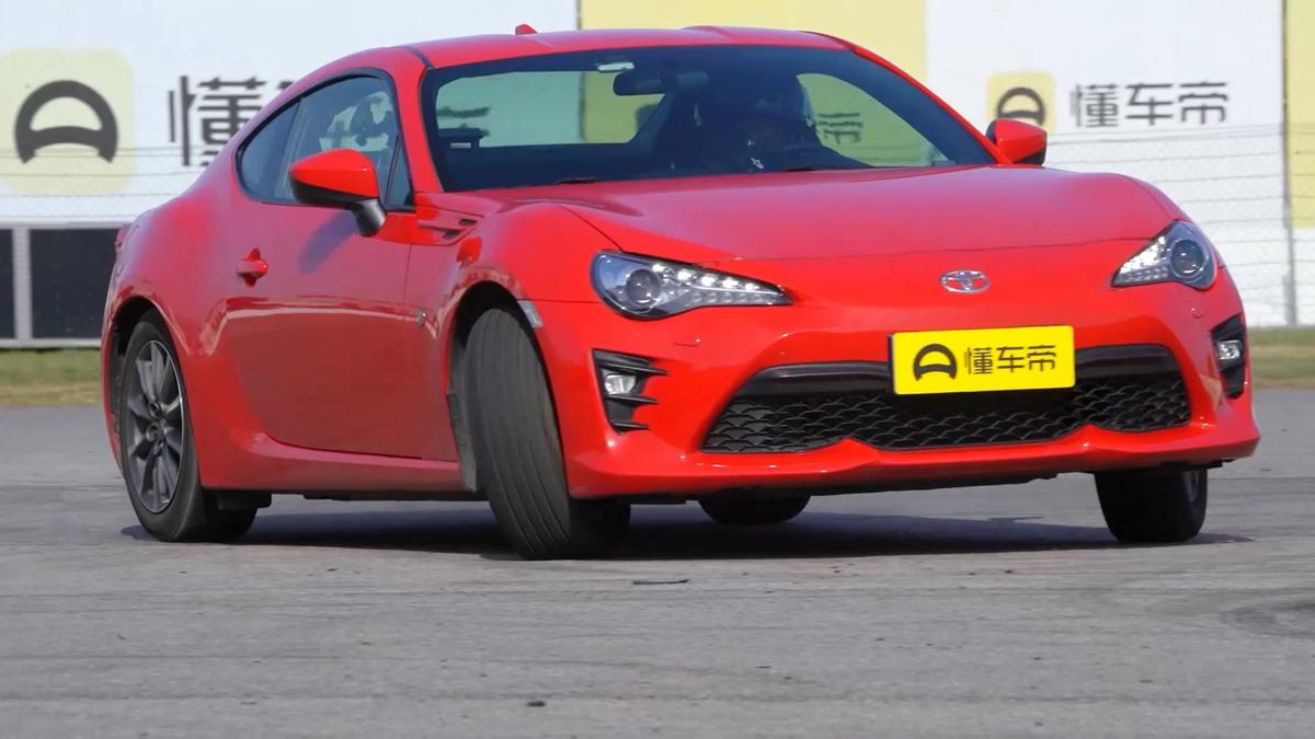 丰田跑车86深度体验,丰田ae86漂移