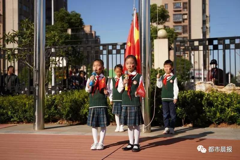 唐装、旗袍、英伦风,徐州各校的校服“秀”出新高度