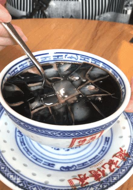 吃甜品就吃老字号龟苓膏,龟苓膏和甜品哪个好吃