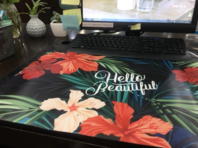 「今日礼物」一到这个时候,在办公室里就冻手冻脚的