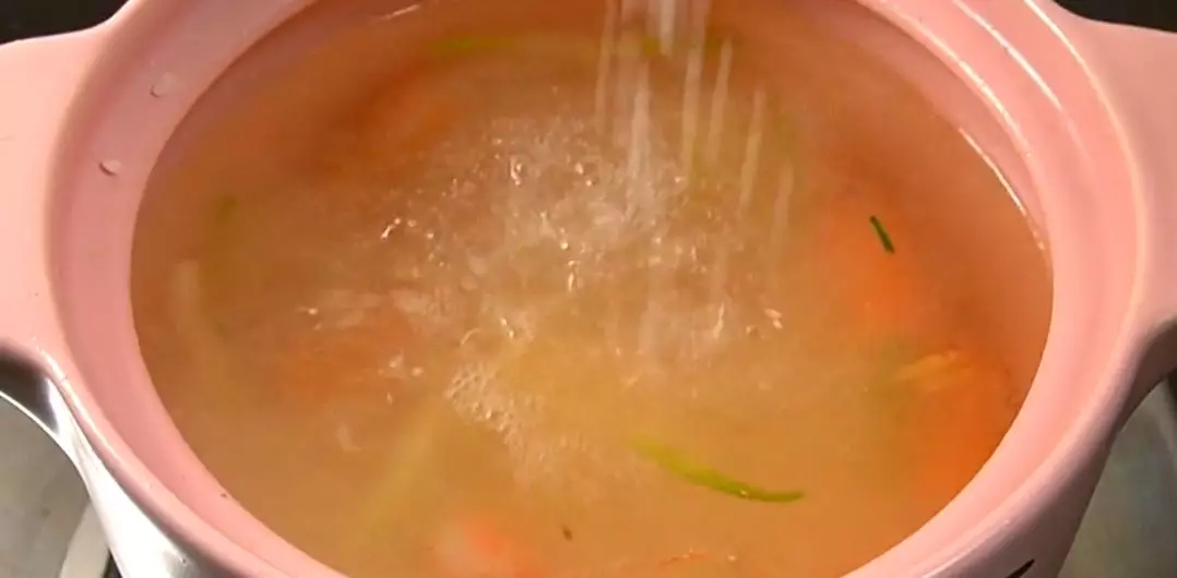 海鲜大虾小米粥正宗做法,冻大米虾粥的做法大全