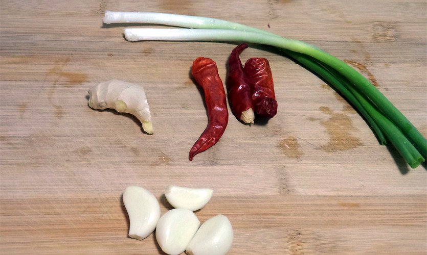 菠菜油泼面的做法,菠菜怎么油泼好吃