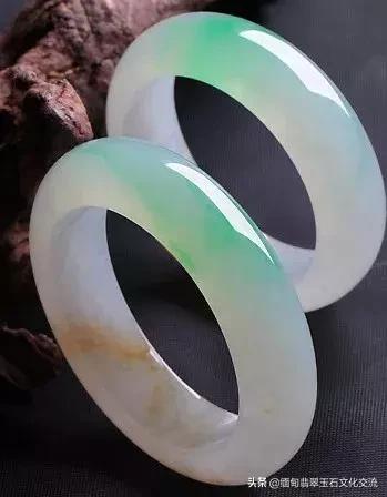 怎么辨别翡翠手镯好坏图解,翡翠手镯好坏最简单方法