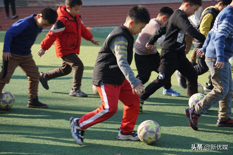 气温很低热情不减,气温虽低热情不减