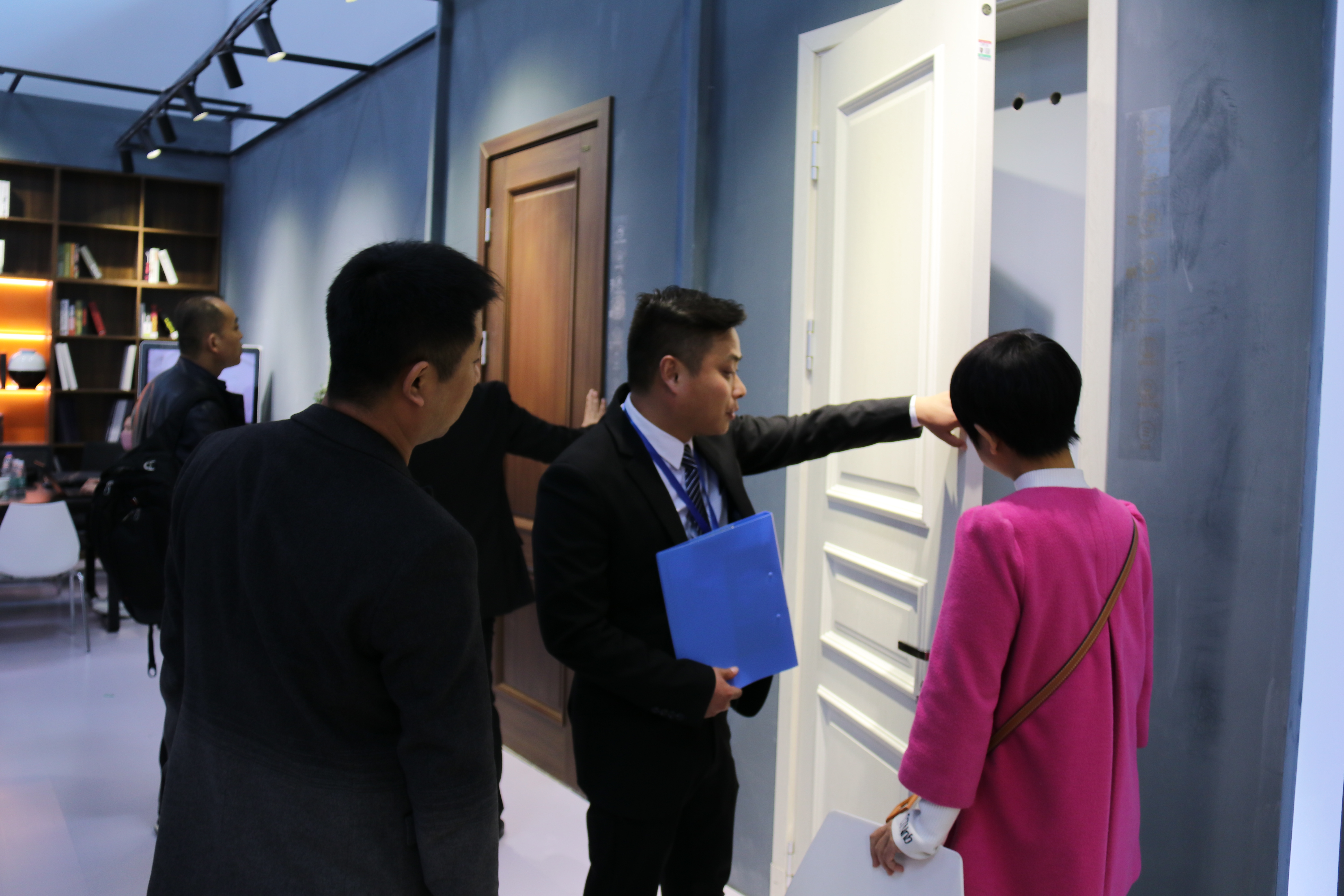 世纪王牌木门的新款,北京国际木门展