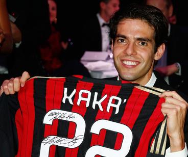 感动伯纳乌全场球迷高喊c罗名字,泪目伯纳乌球迷第七分钟呼喊