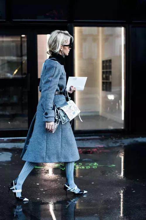 这个冬季时髦精都是这么穿大衣的,时髦的人喜欢这样穿