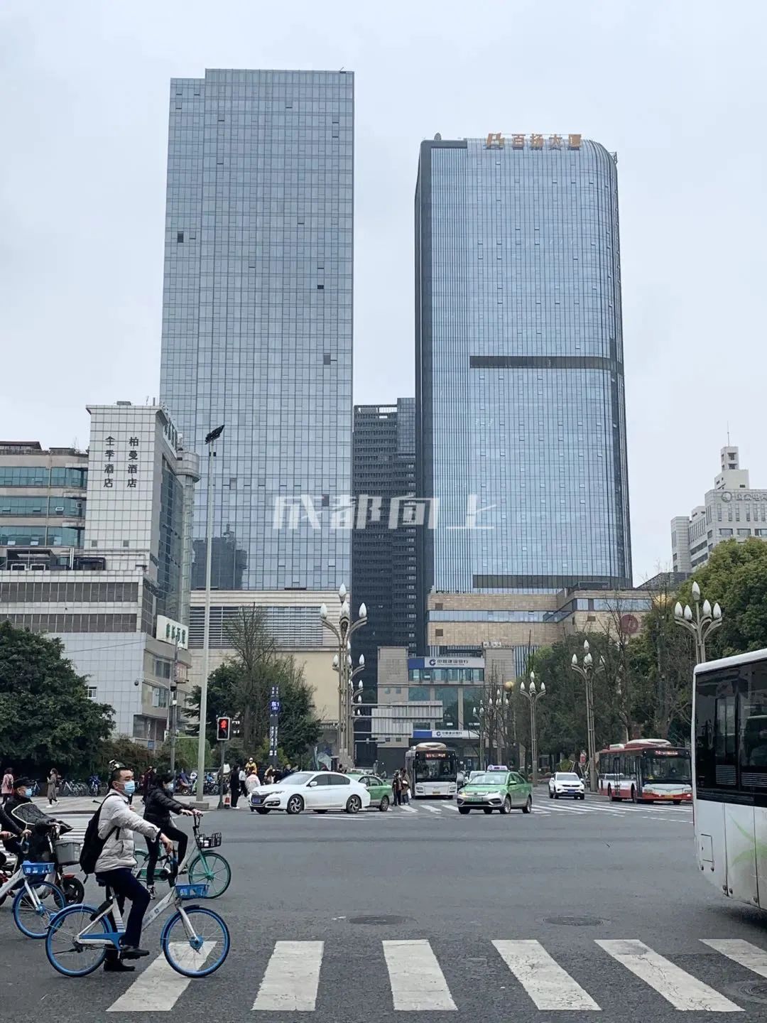 如何让成都变东京？网友：大LOGO收敛点