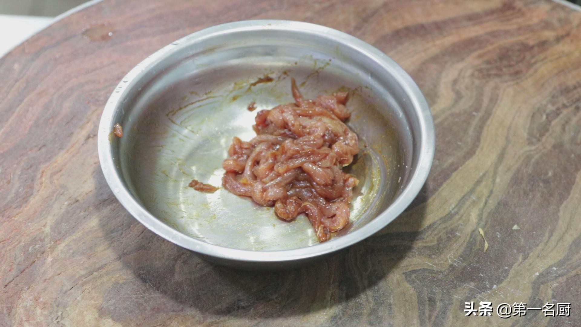 饭店的豆腐皮怎么凉拌的,四川正宗川味水煮麻辣豆腐皮做法