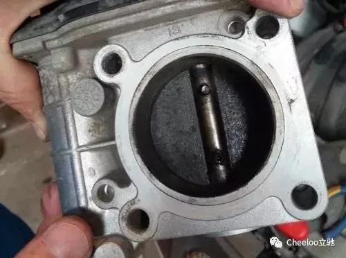 清洗节气门后怠速降低打不着火,清洗了节气门为啥怠速抖动