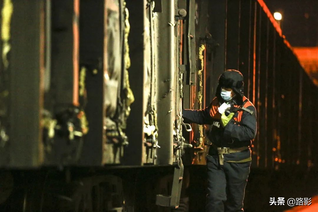 战疫情保春运铁路警察在行动,抗击疫情守护平安摄影征稿