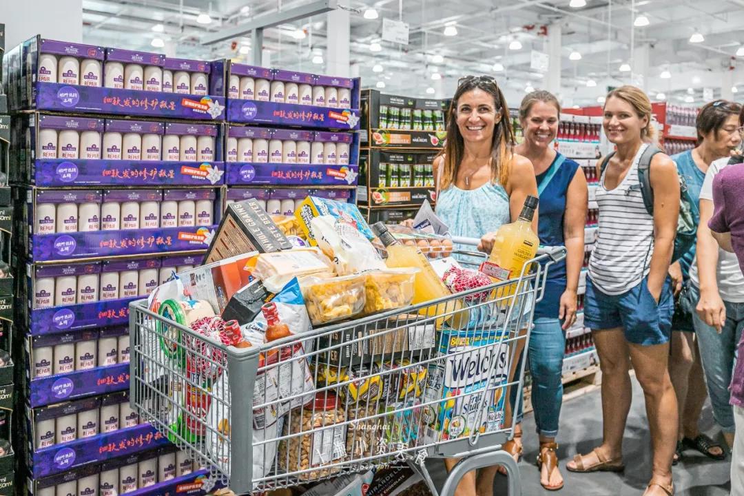 过年去超市囤货,过年没来得及买年货