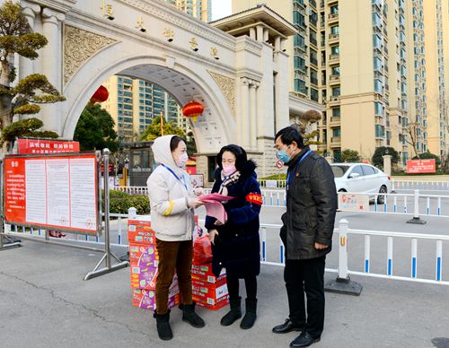 干部下沉一线真情服务群众,党员下沉社区精准服务群众