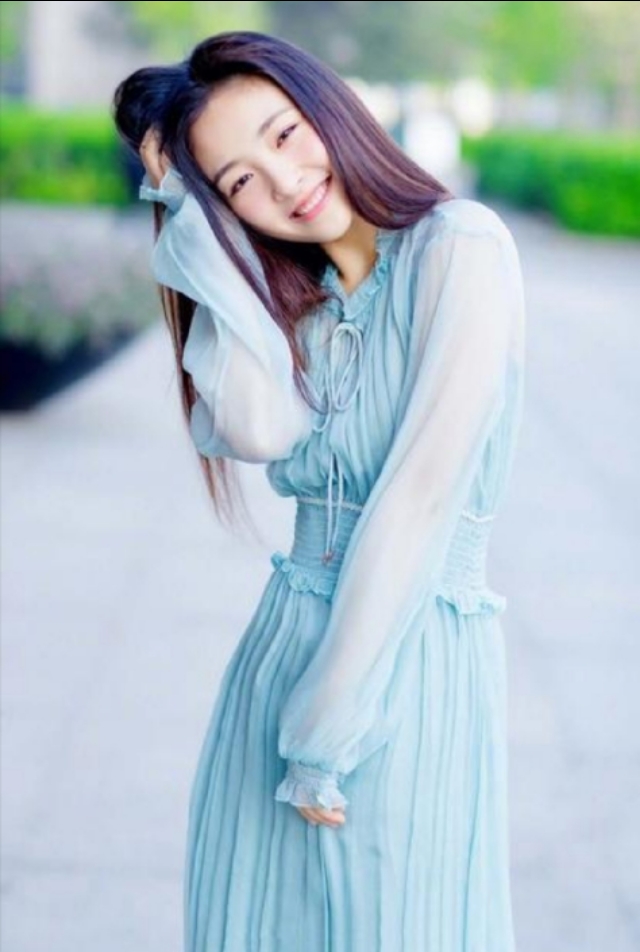 吴倩吊带连衣裙,吴倩裙装穿搭