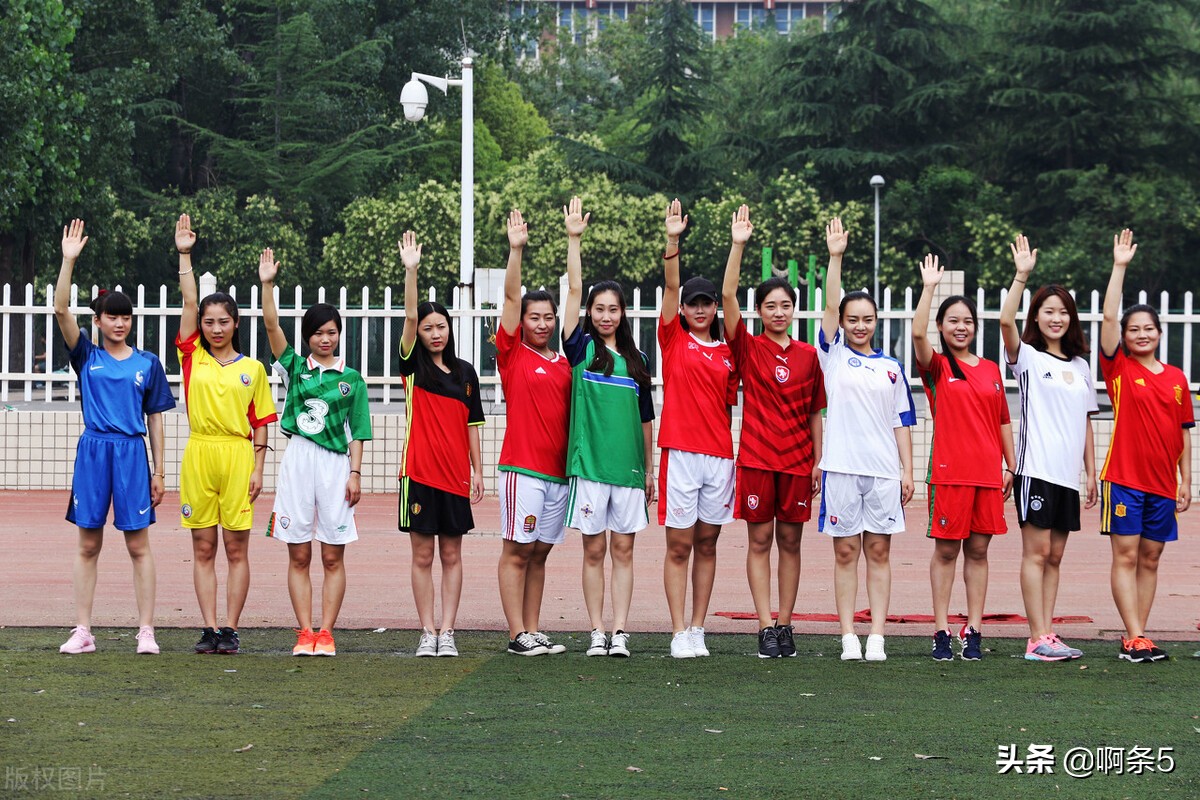 喜欢足球的男生是怎样的,为什么男生都喜欢看足球比赛