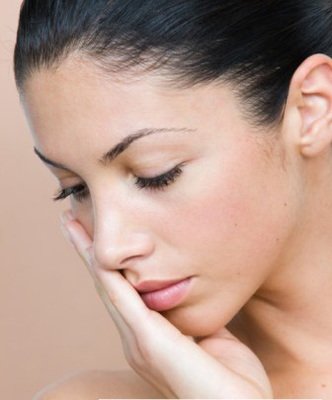 脸上毛孔化妆怎么遮住,毛孔大怎么上妆比较隐藏毛孔