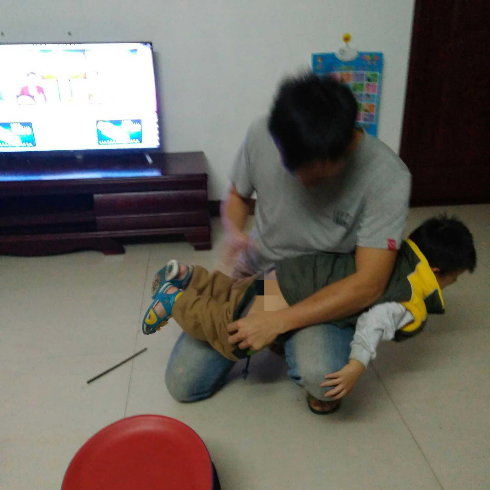 小孩喜欢咬人打人掐人怎么办,孩子喜欢打人咬人