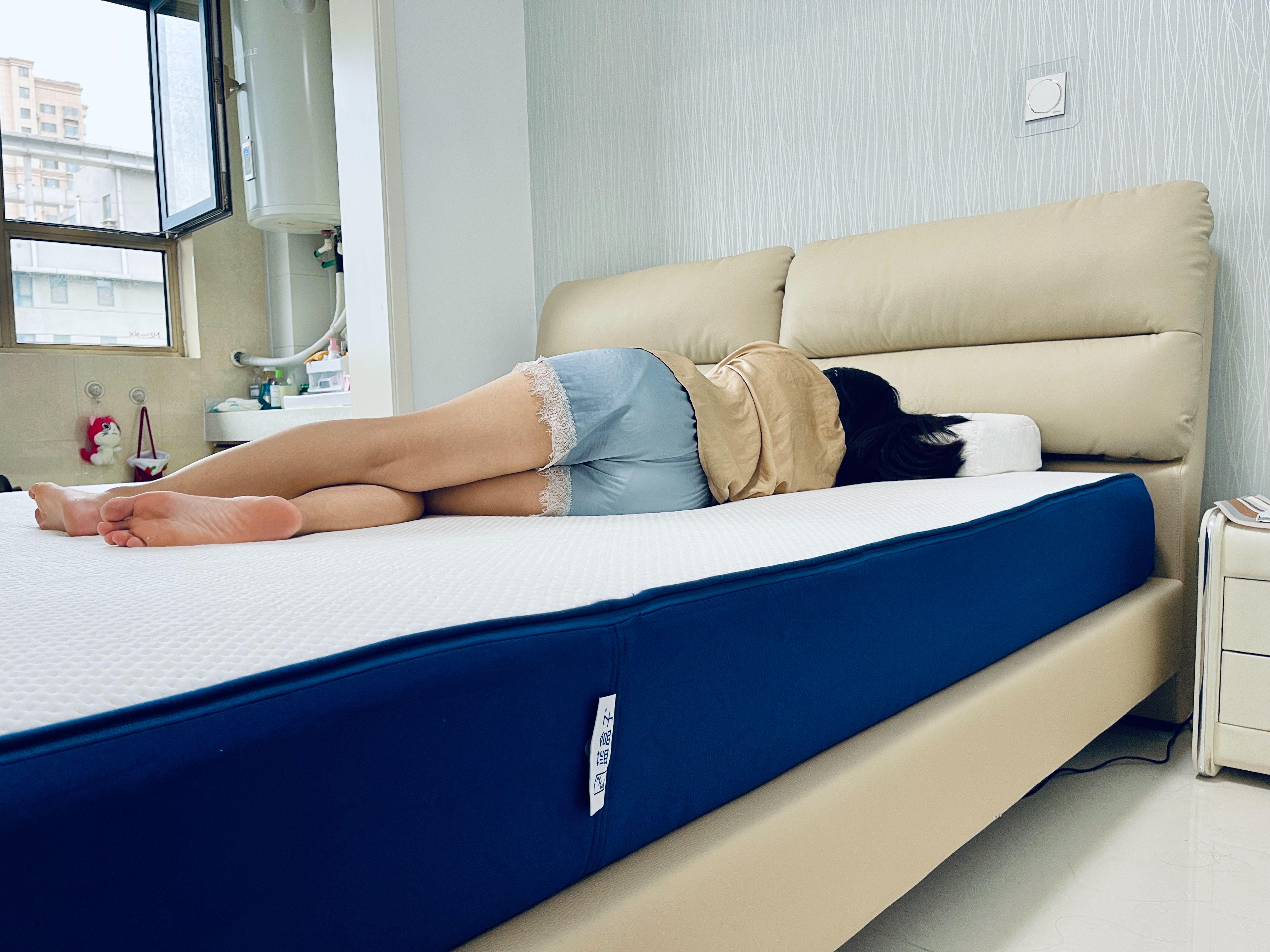 床垫的水渍怎么搞的,床垫的水很深