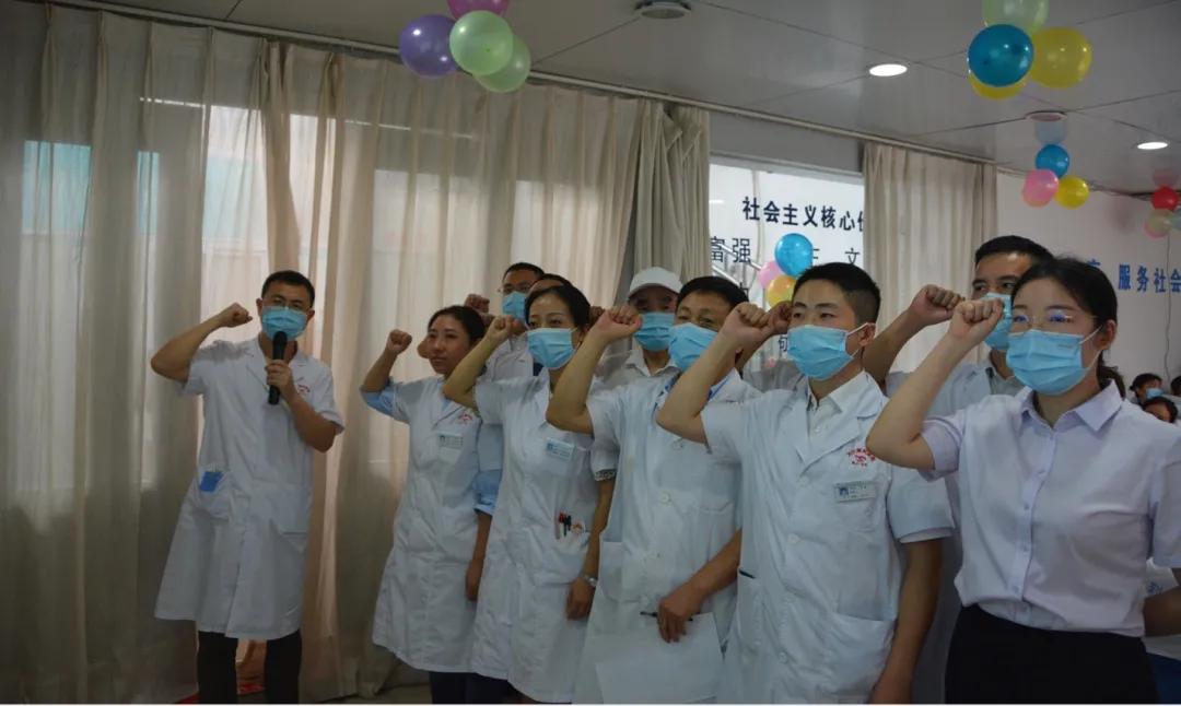 弘扬抗疫精神同心共抗疫情,医师节弘扬抗疫精神护佑人民健康