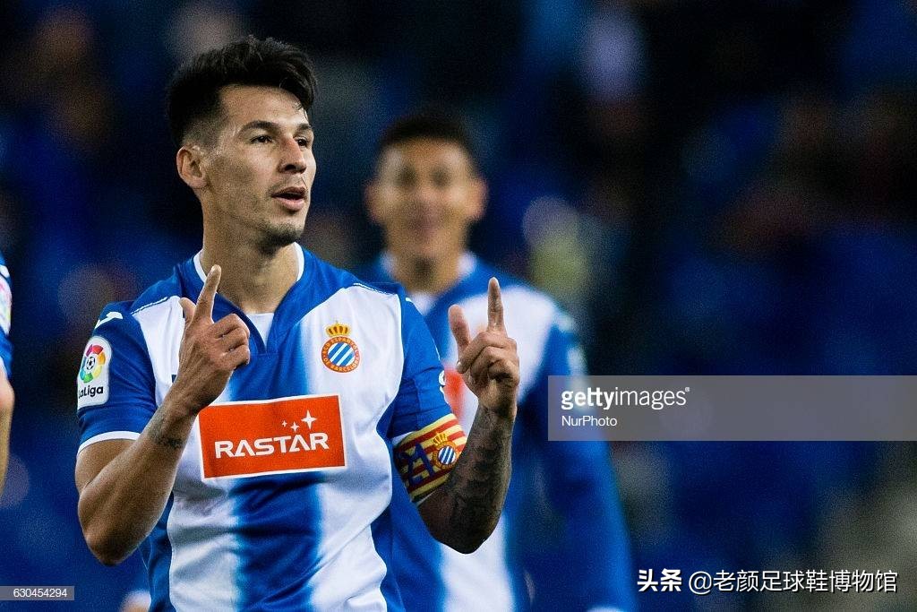 西班牙人武磊联名卡尔美训练服,武磊将身披西班牙人7号球衣