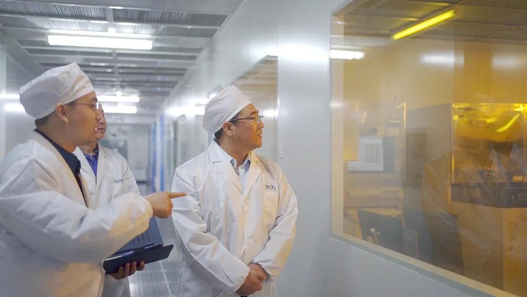 从大学生到央企董事长，他让中国芯走向世界，获*共中**中央、国务院表彰！