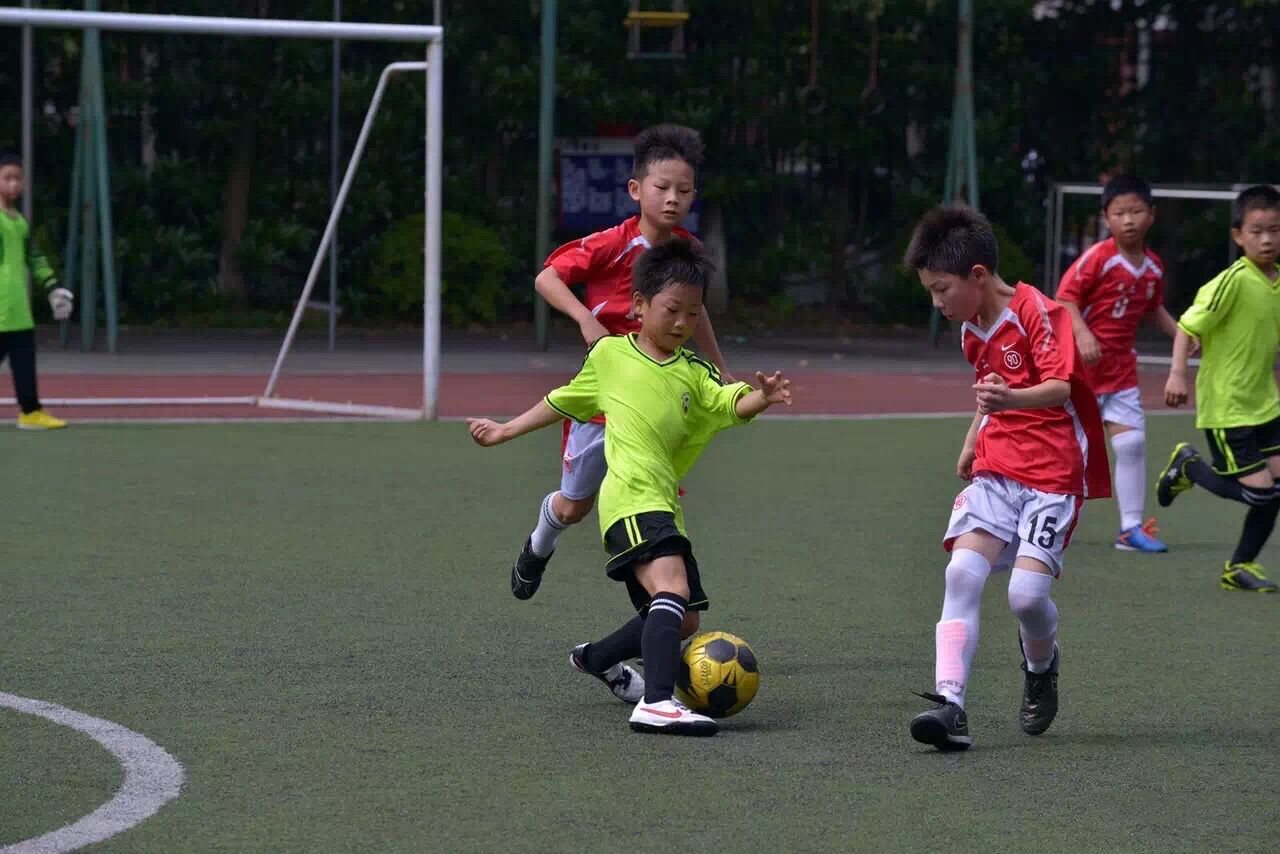 青少年校园足球特色校创建,足球俱乐部助推学校足球发展