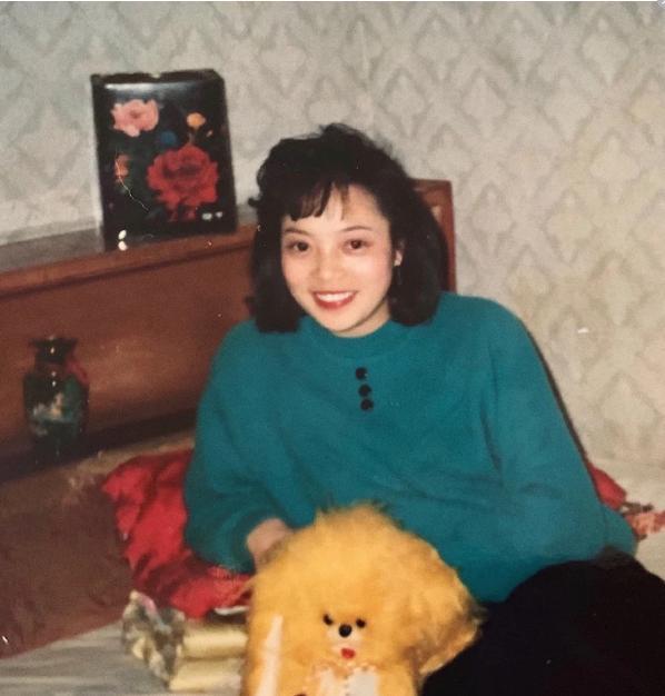 儿子看到父母年轻照片，讽刺说：“妈，你嫁爸是被威胁的吧”？