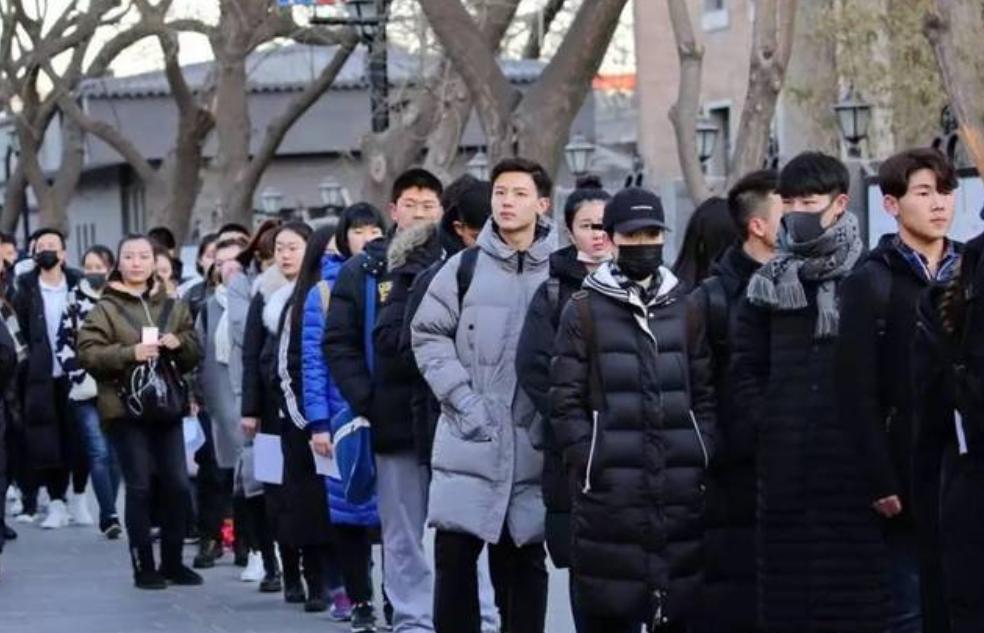 艺术生考大学容易,艺术生大学毕业出来就业前景广吗