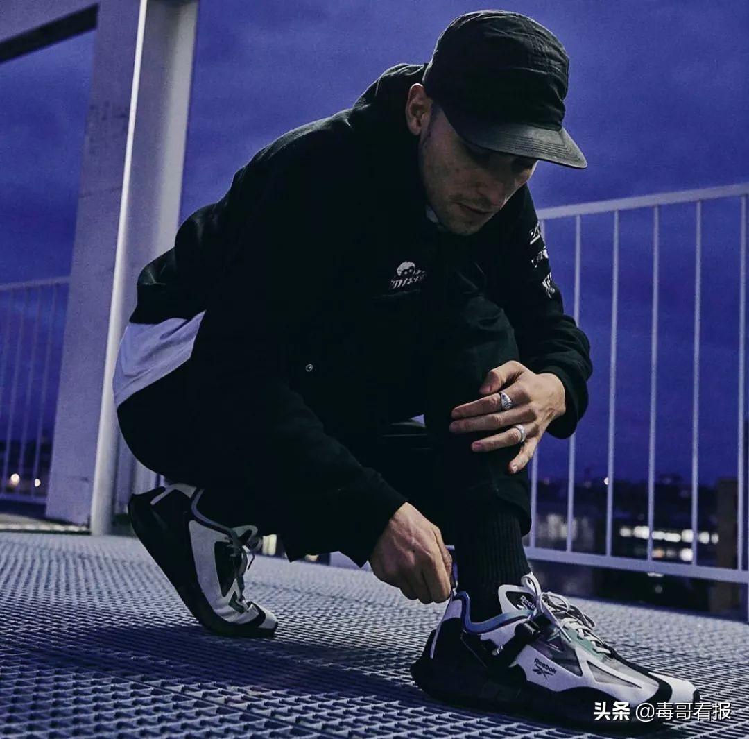 reebok什么意思啊,为什么reebok两个标志