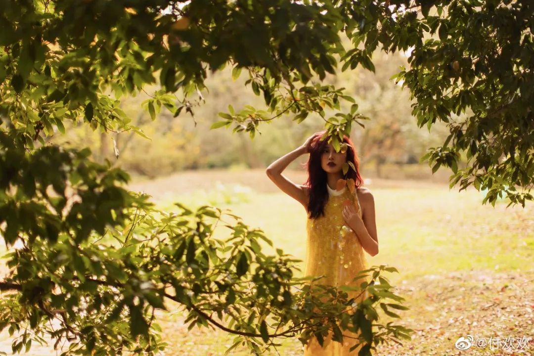 模特8大基本训练方法,模特镜前造型动作凳子