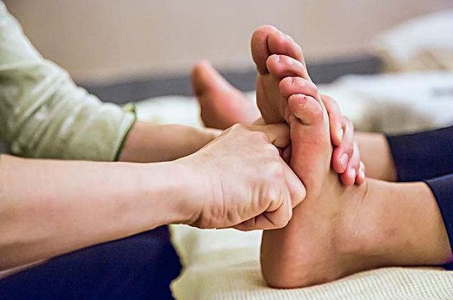 有谁知道颈椎病怎样练习治愈,有轻微的颈椎病怎么理疗