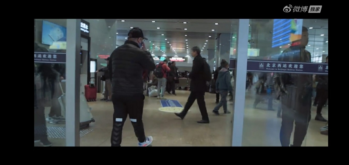 岳云鹏相声完整版送礼物,岳云鹏自费拍的短片