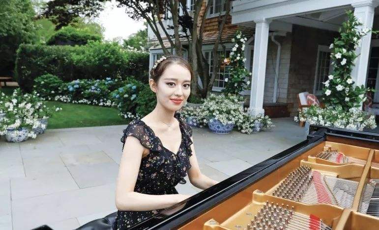 《幸福三重奏》钢琴王子与公主之间的爱情