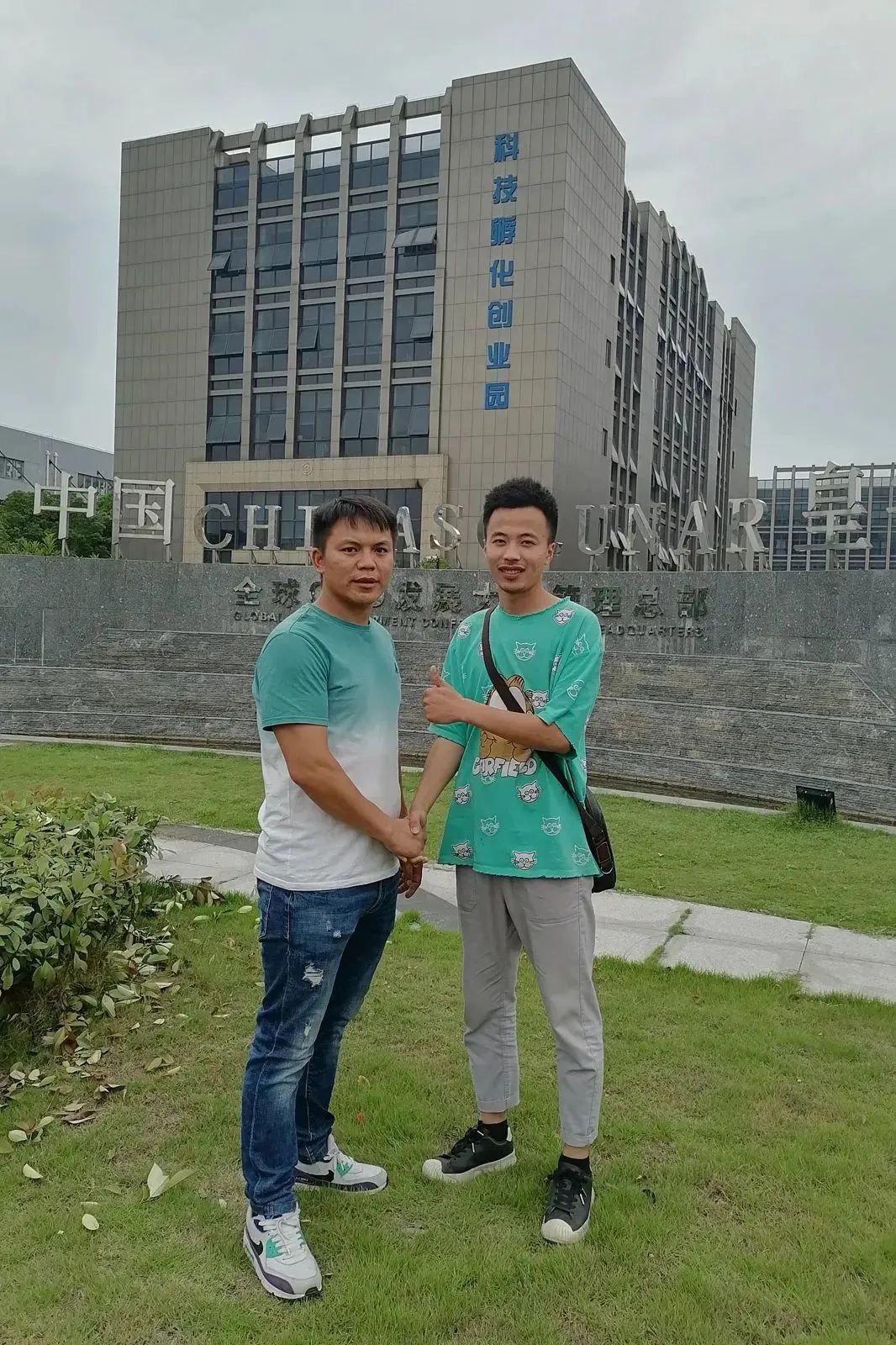 郑州90后男孩创业成功案例,郑州90后男孩创业干修鞋