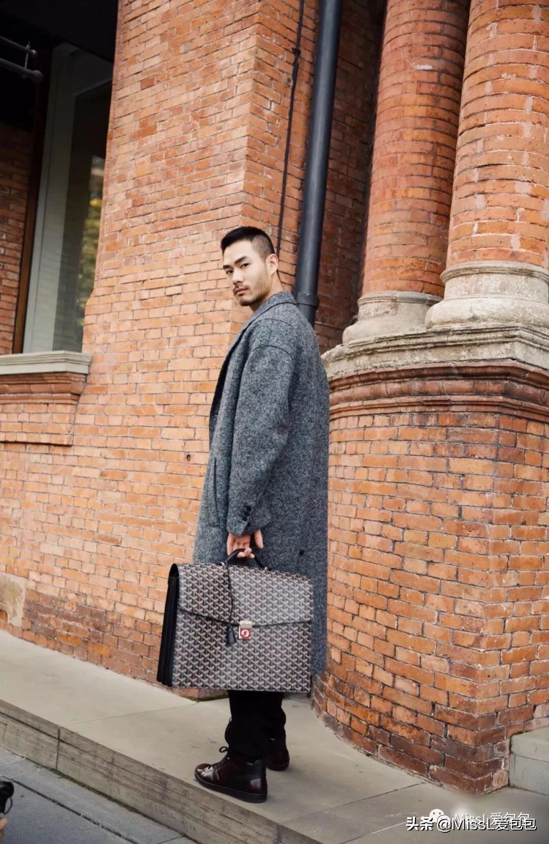 给大家推荐一款什么样的男士包,适合父亲的男士包