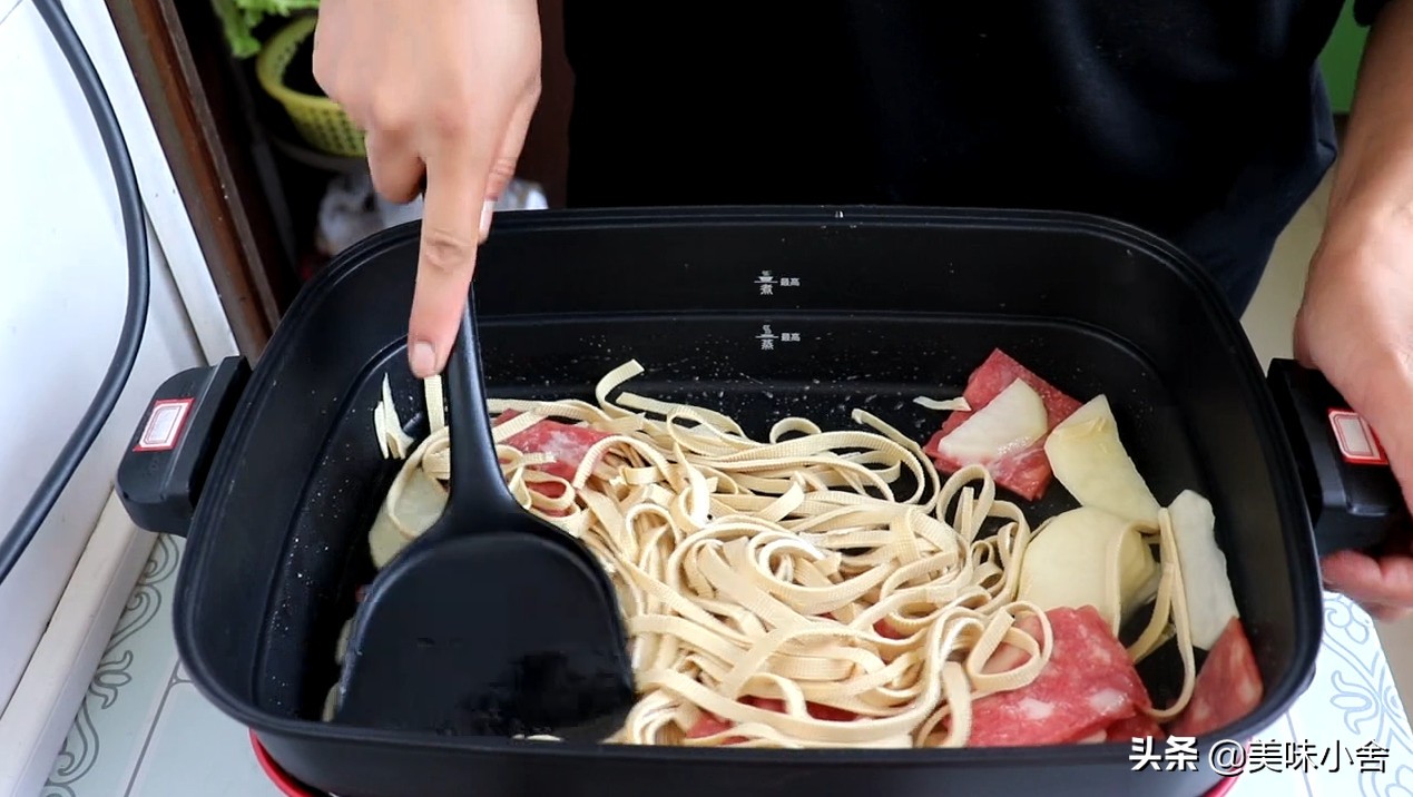 方便面又简单又好吃的做法,方便面很简单做法