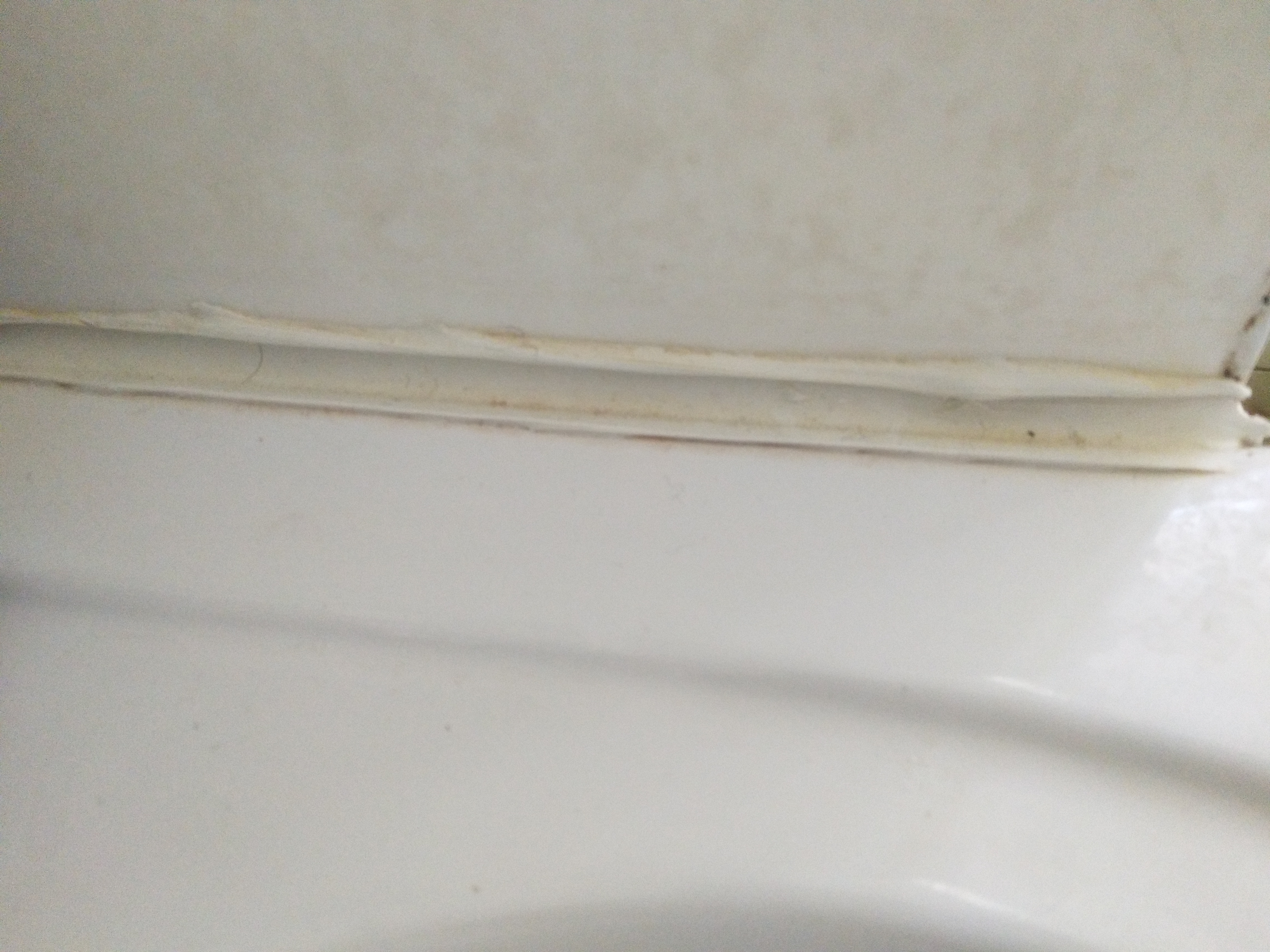 瓷砖裂缝用牙膏填补靠谱吗,白色墙面有裂缝用牙膏修补