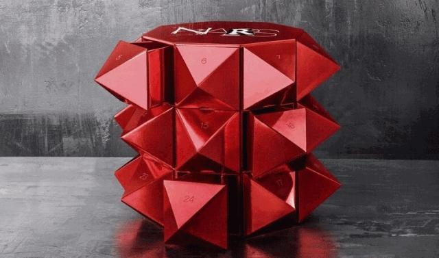 离圣诞节没几天了,怎么样才能让男朋友看到这些套装?在线等