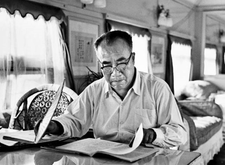 朱国华被判刑后,百姓议论是否会影响朱老总形象,康克清平静回答