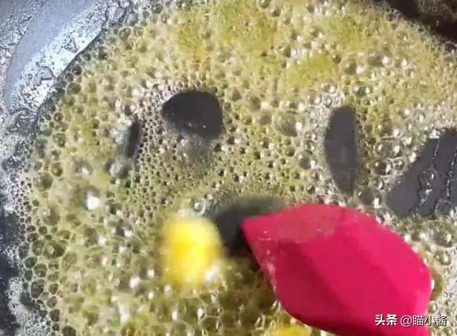 如何在家自制绿豆糕,自制绿豆糕家庭版不去皮做法