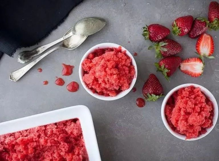 不用刨冰机就可以弄出来的冰沙,没有刨冰机怎么快速刨冰