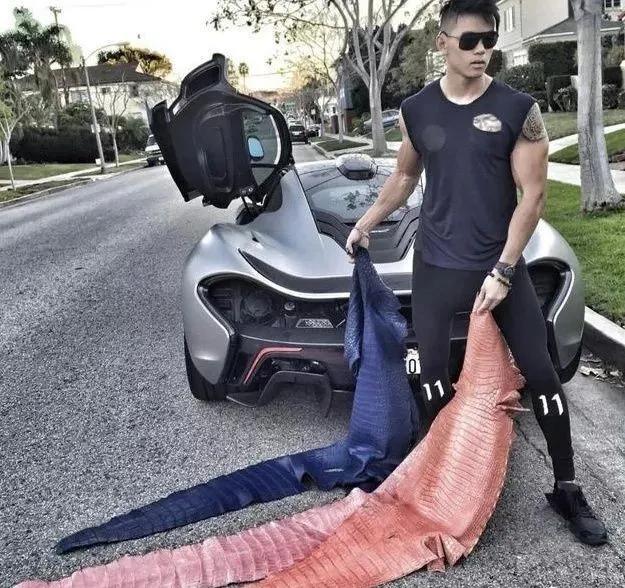 富二代人骨皮包的真实图片,人骨皮包真相曝光