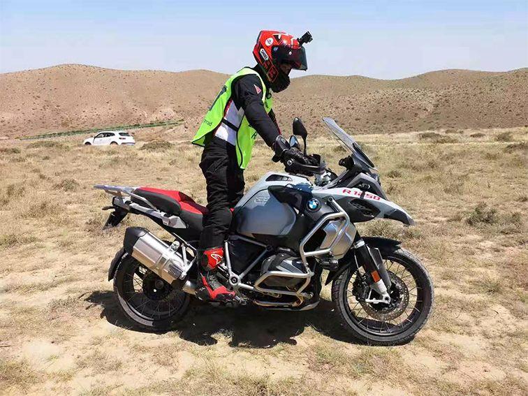 宝马r1250gs拉力版与探险版区别,宝马拉力摩托车为什么叫gs