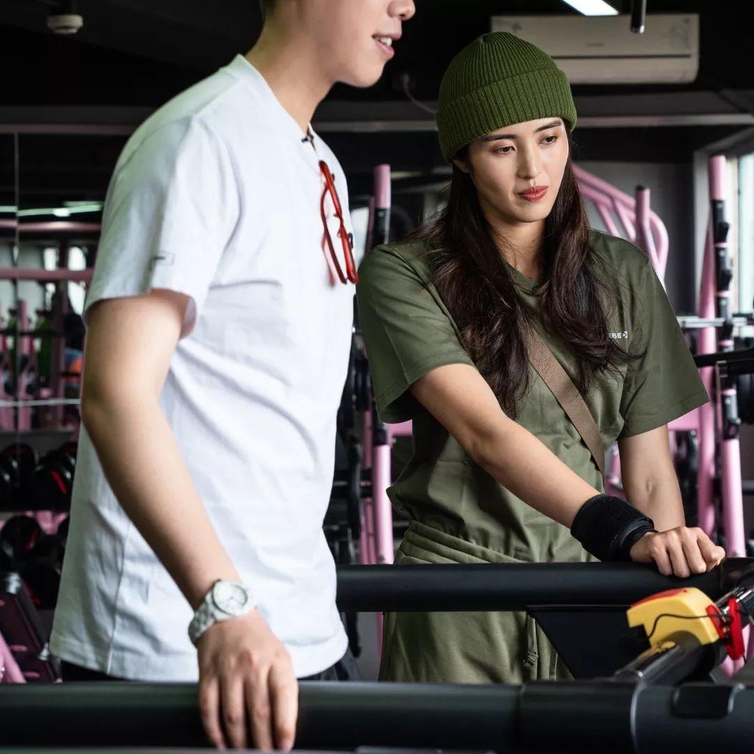 秒杀整容脸,撞脸女港星